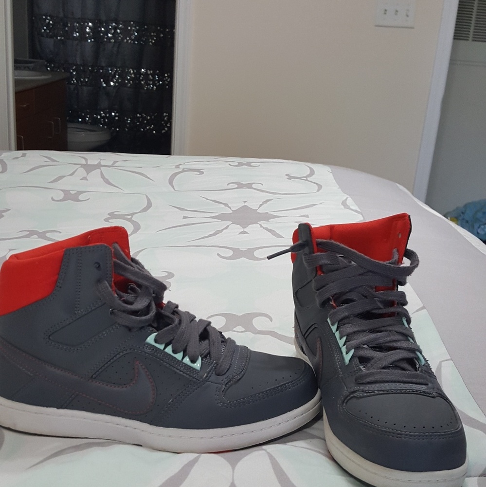 High top Nike